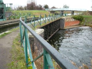 Mullicourt Aqueduct: one waterway crosses another Mullicourt Aqueduct: one waterway crosses another